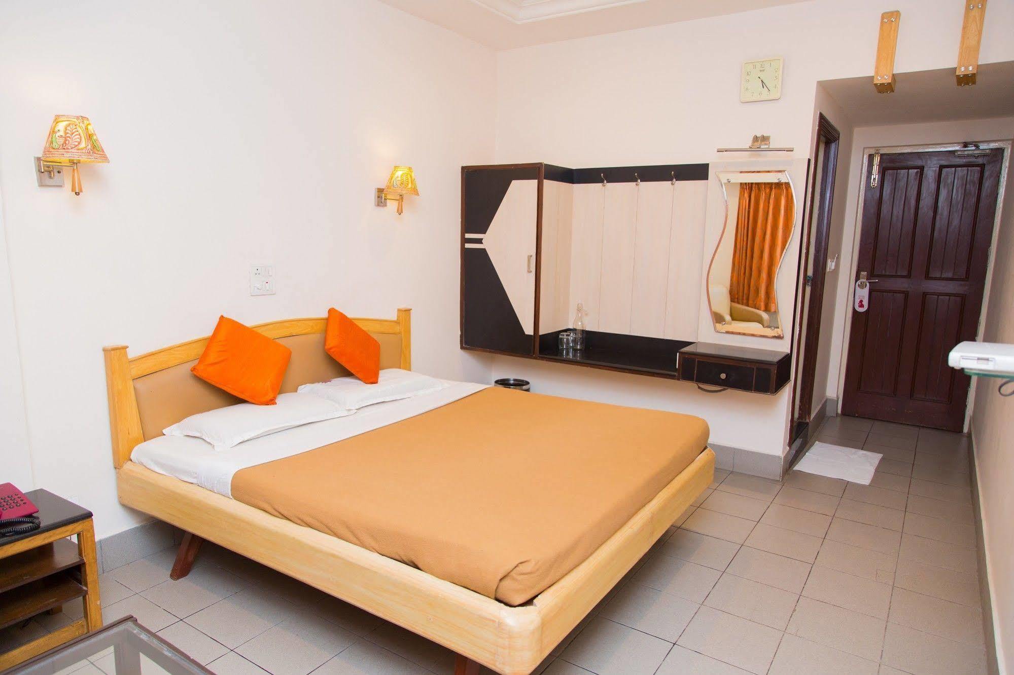 Fabhotel Kinnera Comforts Railway Station Visakhapatnam Exteriör bild