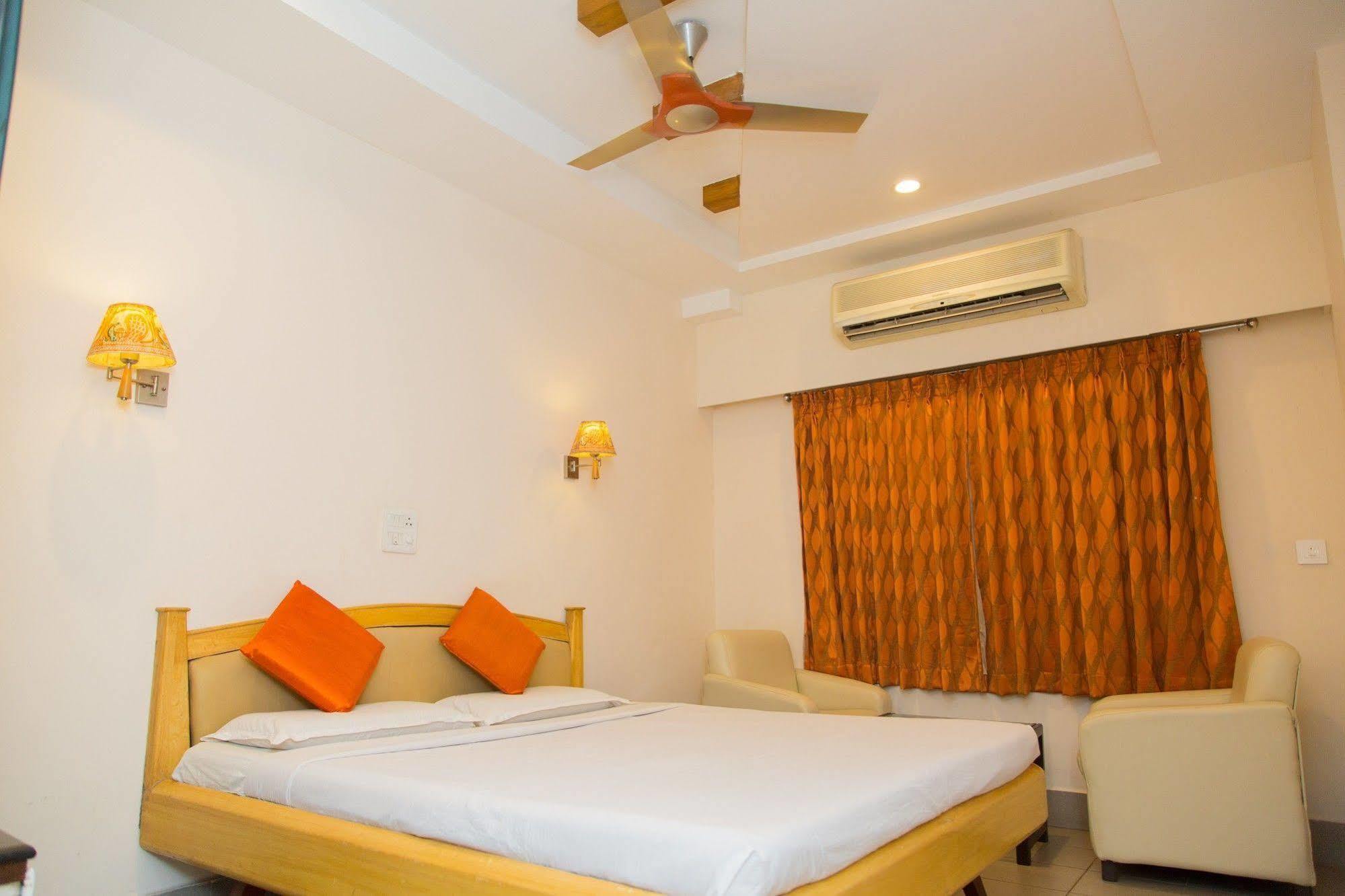 Fabhotel Kinnera Comforts Railway Station Visakhapatnam Exteriör bild